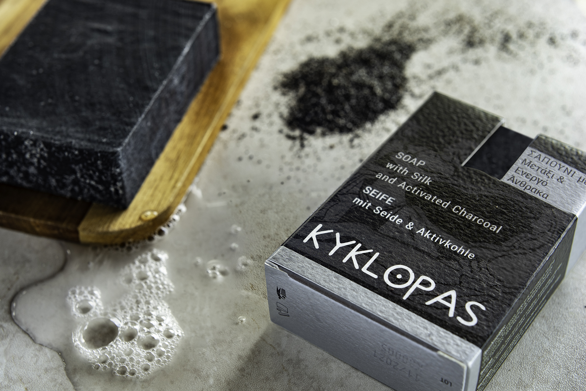 Handgemachte Olivenölseife mit Seide und Aktivkohle, 120 g